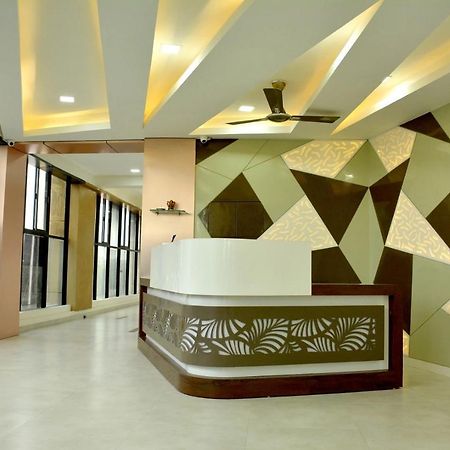 Hotel Tulip Plaza アーメダバード エクステリア 写真
