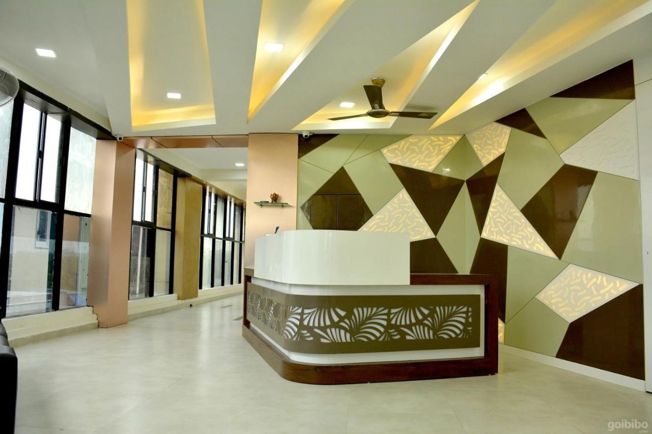 Hotel Tulip Plaza アーメダバード エクステリア 写真